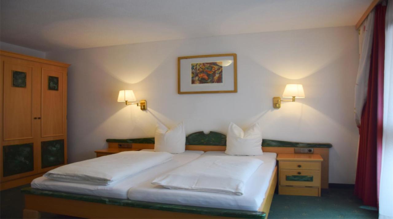 Berghotel Basur - Das Schihotel Am Arlberg Flirsch Room photo
