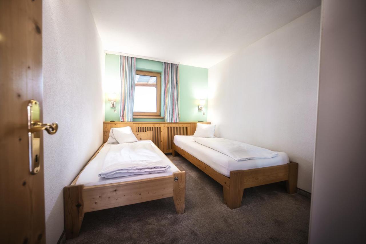 Berghotel Basur - Das Schihotel Am Arlberg Flirsch Exterior photo