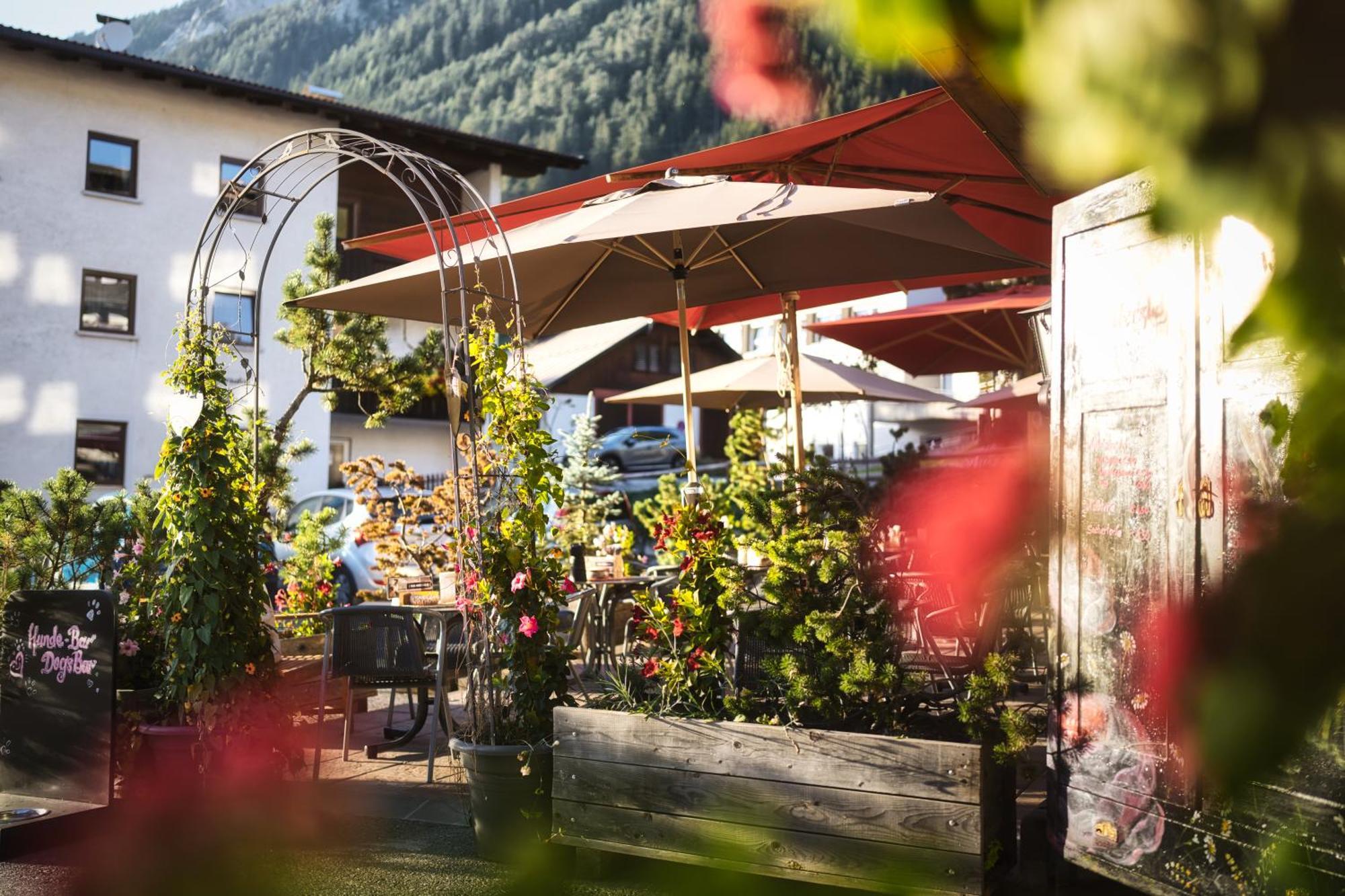 Berghotel Basur - Das Schihotel Am Arlberg Flirsch Exterior photo